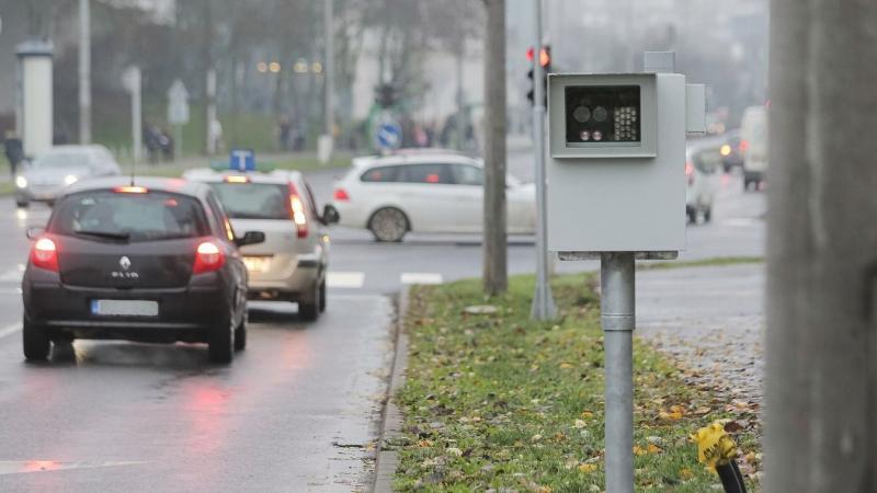 Feltárult, hogy milyen távolságig észlel a traffipax. De vajon milyen módszerekkel lehet kikerülni a büntetést?