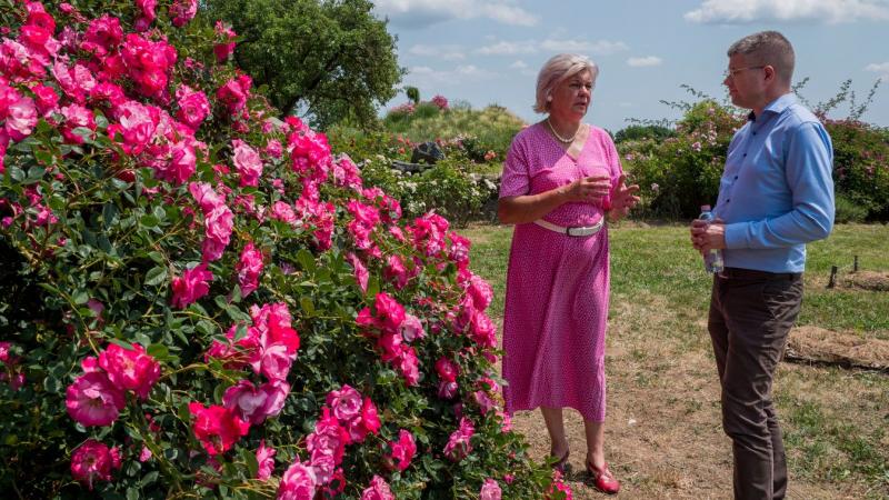 A pünkösdi hétvégén Acsádon különleges esemény zajlott: a Rózsanap. Az ünnep színes virágokkal és vidám programokkal teli napot ígért, ahol a közösség együtt ünnepelte a tavasz szépségét és a barátságot.
