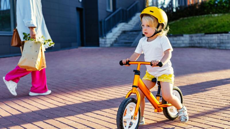 Motorbalesetet szenvedett egy hároméves kislány, akit az egri kórház orvosai azonnal elláttak. A szakemberek mindent megtettek a kislány felépüléséért.