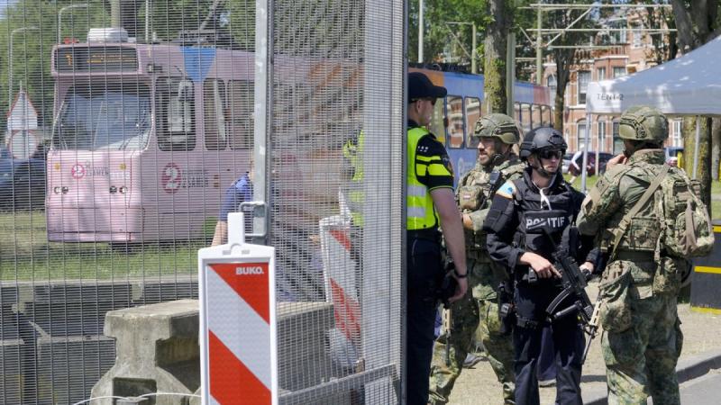 Drónok, kerítések és útlezárások: Hogyan készült fel Hága a NATO-csúcsra?

A NATO-csúcsra való felkészülés során Hága városa különleges figyelmet fordított a biztonsági intézkedésekre. A drónok használata nemcsak a légtér ellenőrzésében, hanem a rendezvén