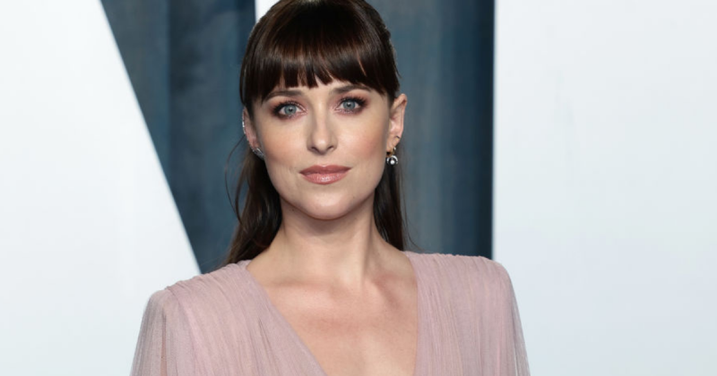 8 alkalom, amikor Dakota Johnson a meztelenség művészetét alkalmazta és lenyűgözött

Dakota Johnson nemcsak tehetséges színésznő, hanem a divat világában is igazi trendsetter. Az alábbiakban bemutatunk nyolc emlékezetes pillanatot, amikor Dakota a meztele