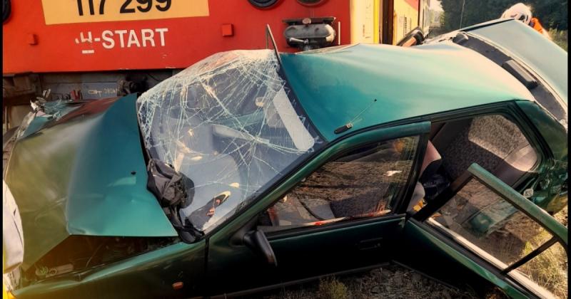 Súlyos baleset történt, amely sokkoló felvételeken örökítette meg a vonat és egy Suzuki ütközését. A baleset következtében a Suzuki sofőrje életveszélyes sérülésekkel került kórházba.