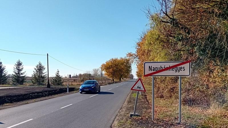 Végre zökkenőmentes, sima aszfalt borítja azt az utat, amely összekapcsolja a dél-békési települést a külvilággal - galériával.