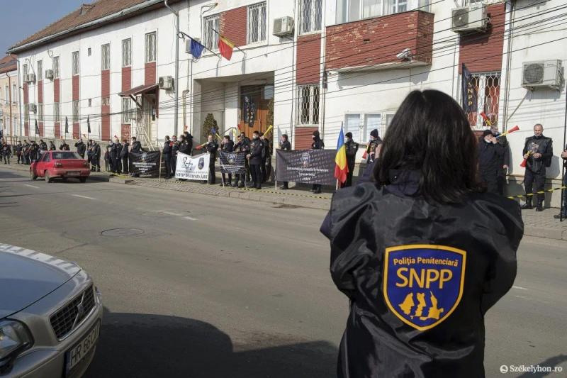 Börtönőrök tüntetnek, miután elutasítják túlórázási kérelmeiket | Krónika