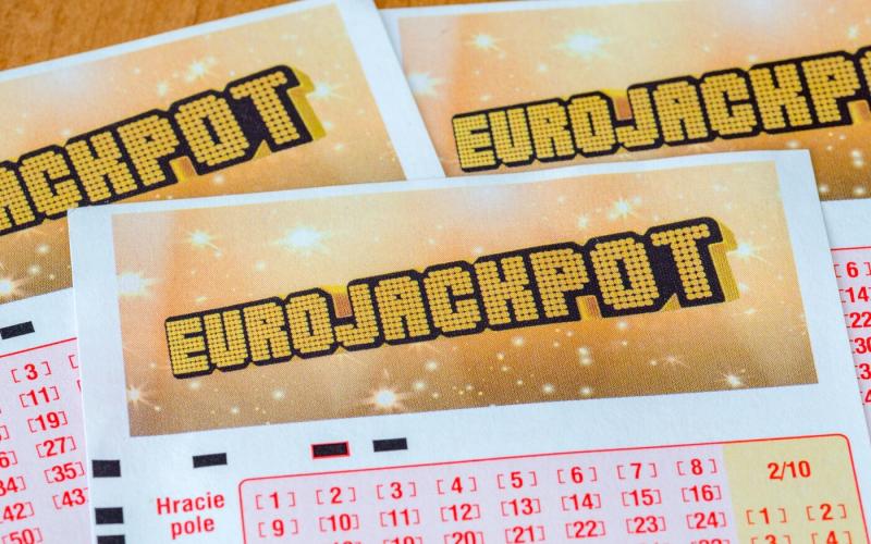 Még mindig gazdátlan az Eurojackpot lenyűgöző, 120 millió eurós főnyereménye! Pénteken végre fény derülhet arra, hogy egy szlovákiai játékos lesz-e az új milliomos. Izgalmas hétvége vár ránk!