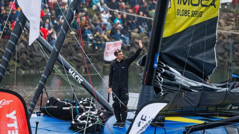 Jelentős átalakulás figyelhető meg a Vendée Globe élcsoportjában, ahol két versenyző már jelentős előnyre tett szert a mezőny többi tagjával szemben.