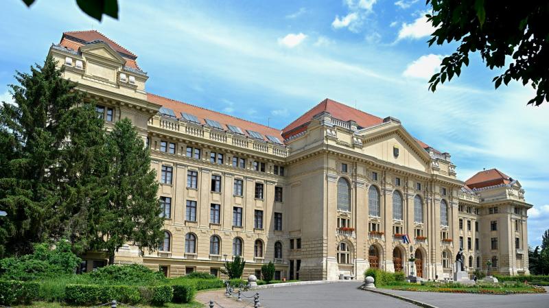 Kiváló képzések és nemzetközi kutatások: számos magyar egyetem jelentős előrelépést tett a QS és a Times Higher Education legújabb felsőoktatási ranglistáin.