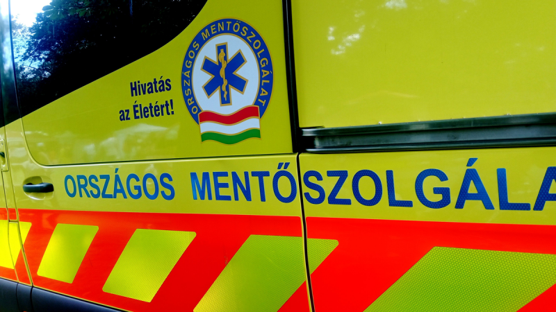 Locsolás közben egy férfi váratlanul összeesett, de a sors iróniája folytán hatalmas szerencsének köszönheti, hogy megmenekült.