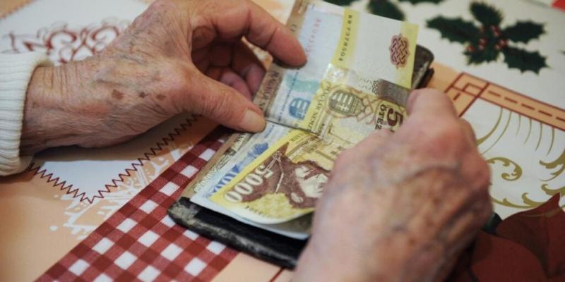 Jó hír a nyugdíjasok számára: a választások előtt ennyiszer érkezik a pénz!