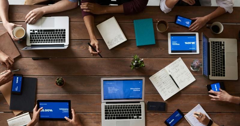 Kreatív Online - Az Atlassian egy különleges módszerrel búcsúzott munkatársaitól: egy előre felvett videóban jelentették be a leépítéseket, ami számos kommunikációs dilemmát vet fel.