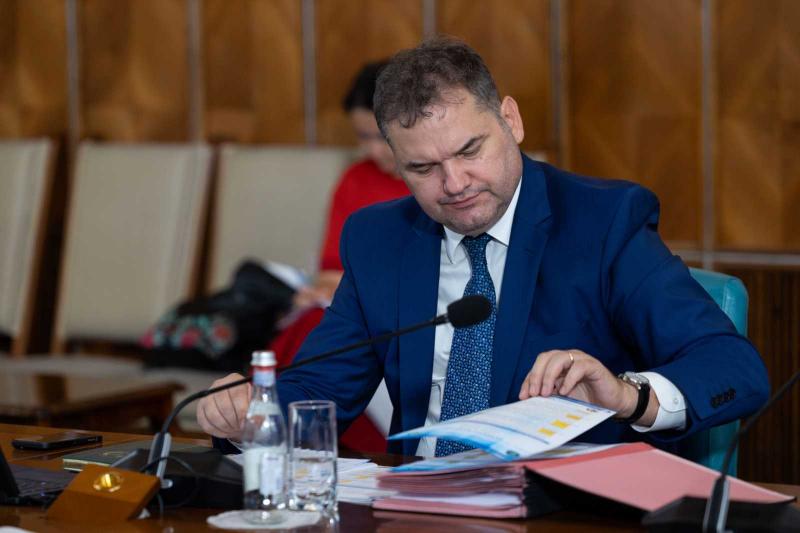 Cseke Attila rámutatott arra, hogy a közigazgatási reform kulcsszerepet játszik az önkormányzatok támogatásában és fejlődésében. A reform célja, hogy hatékonyabbá tegye a helyi közigazgatási rendszert, lehetővé téve ezzel, hogy az önkormányzatok jobban re