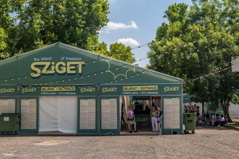 Feszültségek robbantak ki Budapest szívében, az emberek dühöngenek a tehetetlenség miatt.