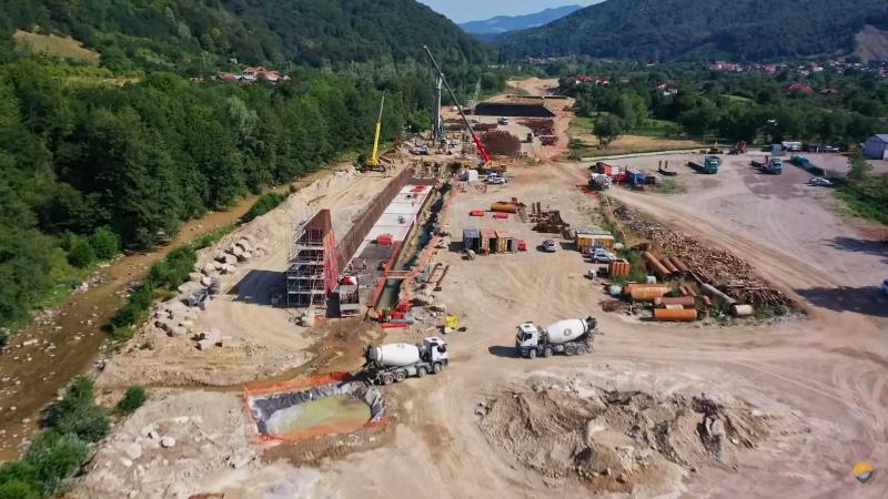 Ekkor lehetőségünk nyílik arra, hogy autóval végigszeljük az autópályát Kolozsvártól egészen a tengerpart csodás látképéig.