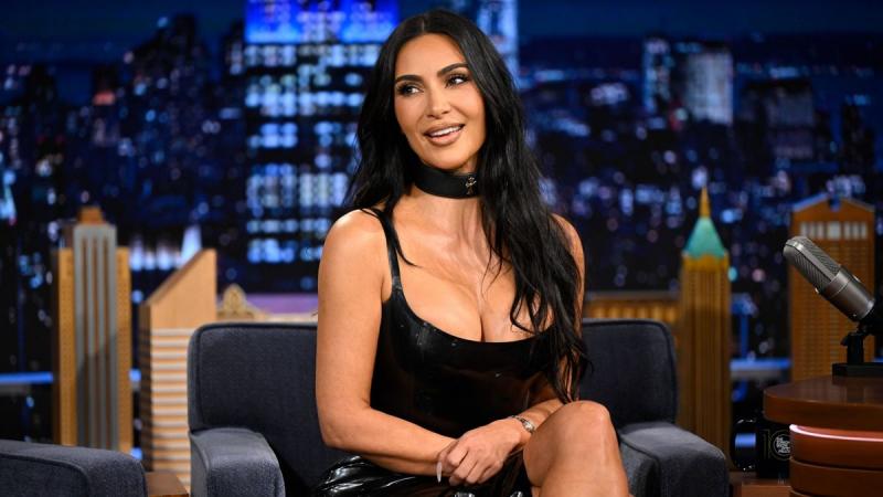 A bozót újra a reflektorfényben? Kim Kardashian most egy különleges fanszőrbugyival rukkolt elő, amely felkeltette a divatkedvelők figyelmét - írja a Life.