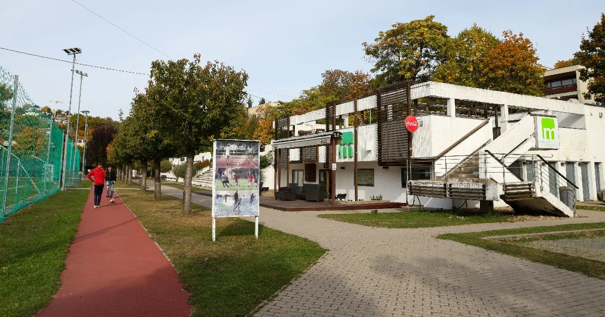 Tizennyolc év elteltével a II. kerület visszanyerte a Marczibányi téri sportközpont irányítását. Őrsi Gergely nyilatkozata szerint az épületben rendkívül veszélyes állapotokat fedeztek fel.