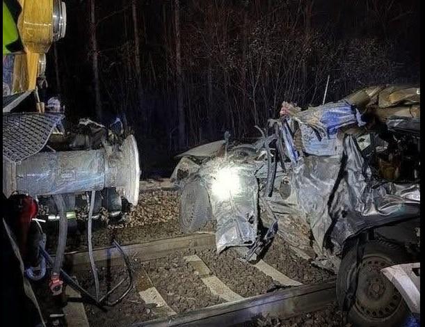 Szentmártonkátán szörnyű tragédia rázta meg a közösséget: egy vasúti baleset következtében hat ember életét vesztette. A szörnyű esemény sokkolta a helyieket, és mély gyászt hozott a településre.