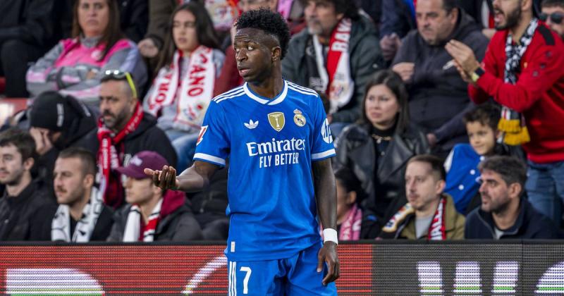 Vinícius Júnior ismét feltüzelte a hangulatot, és a szurkolókat provokálta.