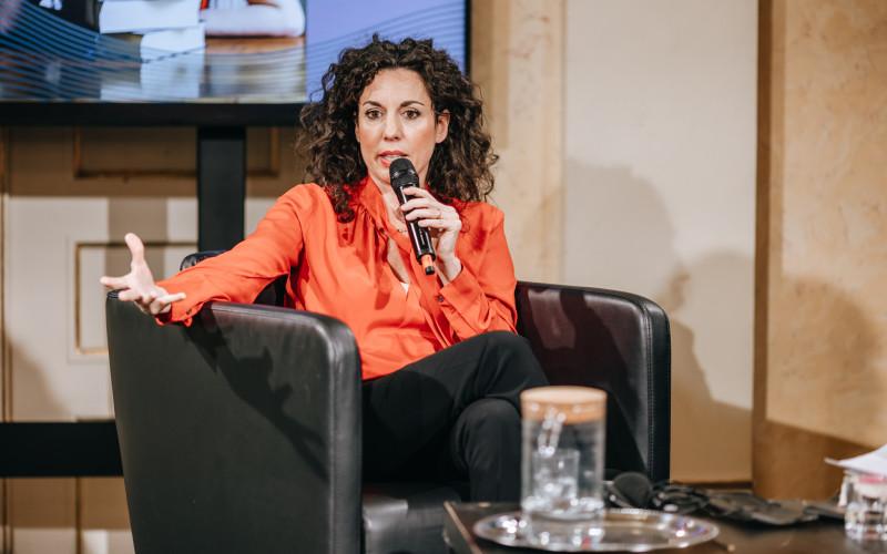 Helyek, ahol az álmok szárnyra kelnek - Silvia Avallone a PesTexten | Litera - az irodalom világa

Fedezd fel Silvia Avallone varázslatos írásait a PesTexten, ahol a szavak életre kelnek, és a gondolatok szabadon szárnyalhatnak. A Litera irodalmi portálon