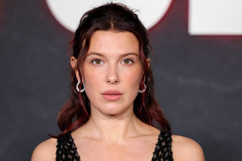 Millie Bobby Brown bátran lépett a vörös szőnyegre a Stranger Things premierjén, ahol egy lenyűgöző pucérruhában tündökölt, ezzel minden szem rá irányult.