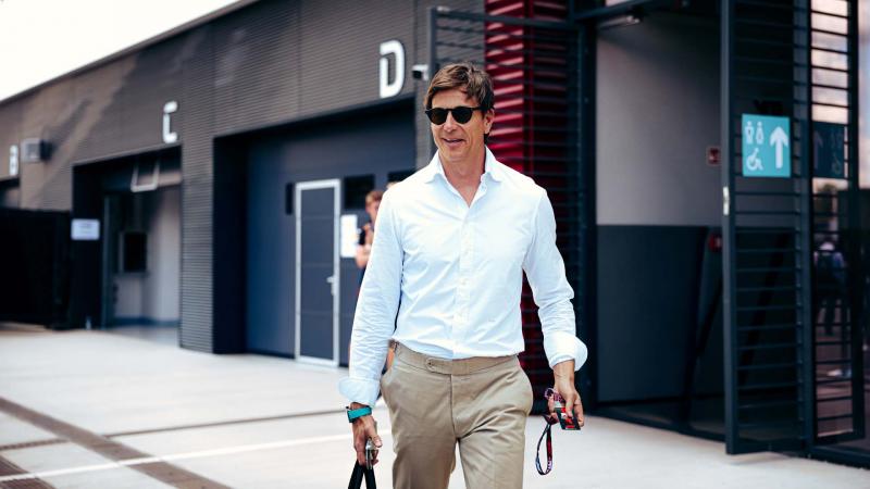 Wolff fontolgatja, hogy a Mercedes Forma-1-es csapatában lévő részesedésének egy részét értékesíti - értesült a F1VILÁG.HU.
