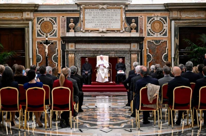 Nevelés, etika, felelősség: A kiskorúak védelme a mesterséges intelligencia kihívásaival szemben - Vatican News

A mai digitális világban, ahol a mesterséges intelligencia (MI) folyamatosan fejlődik, kiemelten fontos, hogy a fiatal generációt megóvjuk a t