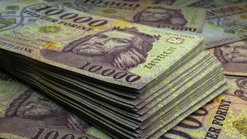 A forint értékét ismét csökkentették.