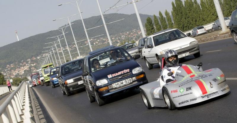 Fontos változások lépnek életbe szerdától az Árpád hídon, és ez minden autós számára lényeges információ. Érdemes figyelni a részletekre!