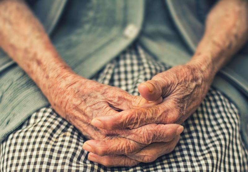 A Kisudvarnokban kóborló idős nő sorsa végül kedvező fordulatot vett, és a története boldog befejezéssel zárult.